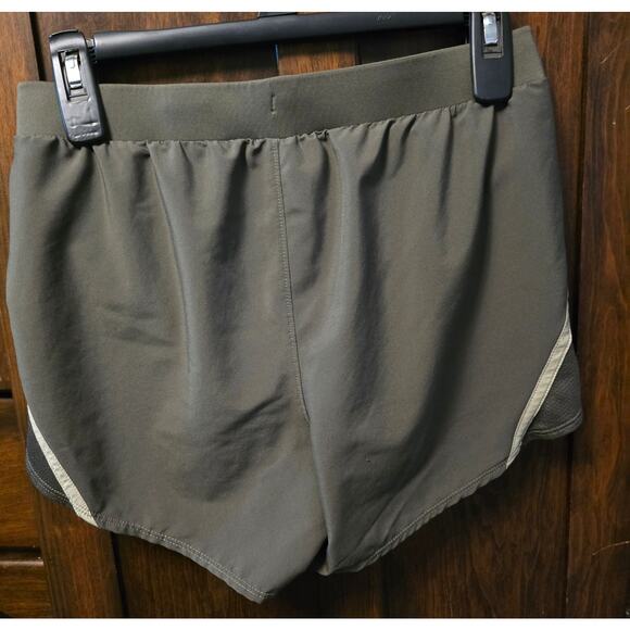 Under Armour Freedom Fly By Shorts size Small - Picture 2 of 4